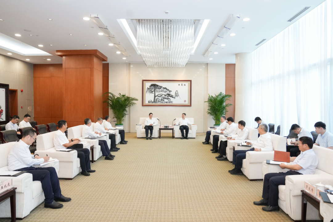溫樞剛張文峰會(huì)見哈電集團(tuán)董事長黃偉、總經(jīng)理劉清勇