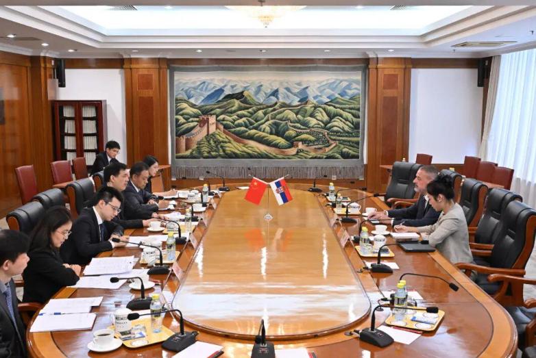 國家發(fā)展改革委副主任周海兵會見塞爾維亞總統(tǒng)特使、對華合作國家協(xié)調(diào)委員會成員巴西奇